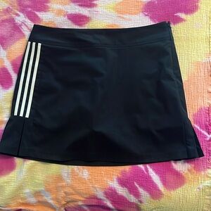 Adidas black skort climate cool. Side zip.